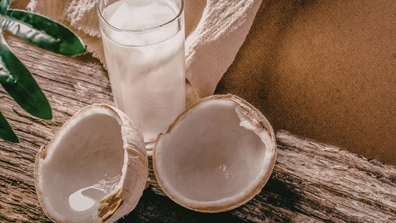Uống nước dừa đúng cách giúp cơ thể hấp thu tốt hơn