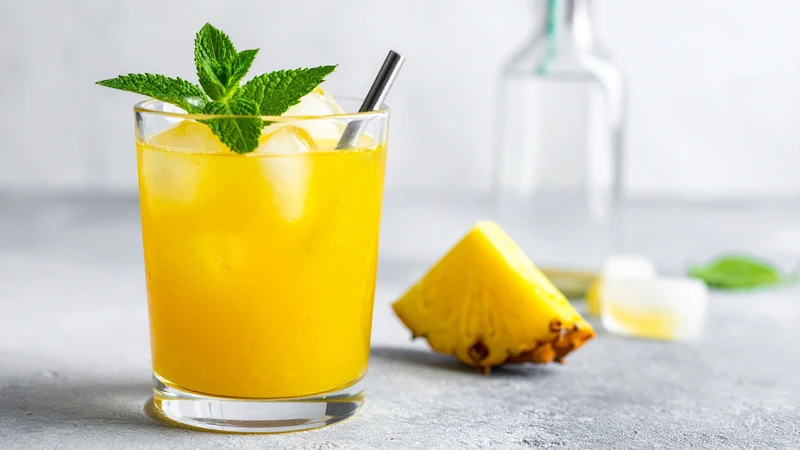 Uống nước ép dứa mỗi ngày có tác dụng gì là câu hỏi được nhiều người quan tâm