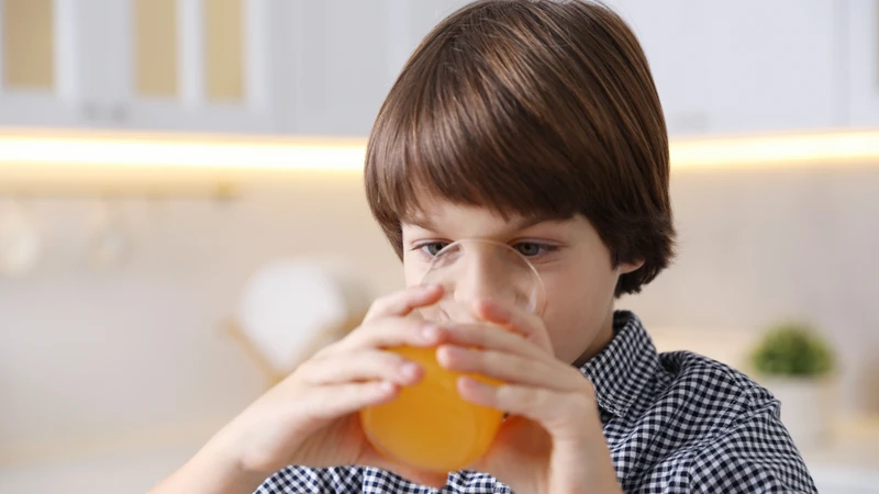 Nước tắc giúp kích thích tiêu hóa nhẹ, giúp dễ chịu hơn sau bữa ăn nhiều đạm, dầu mỡ