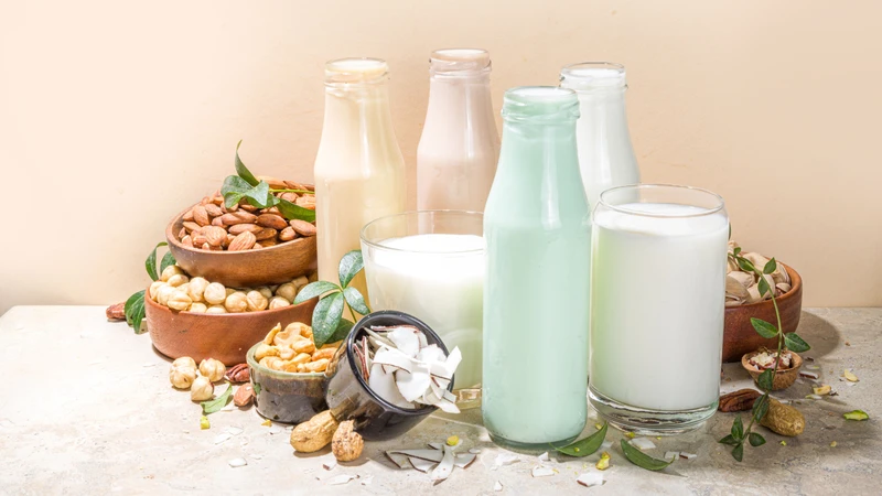 Uống sữa hạt hàng ngày có tốt không? Sữa hạt là thức uống bổ dưỡng nhưng cần lựa chọn cẩn thận