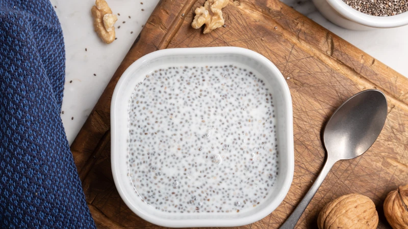 Uống sữa tươi không đường với hạt chia giảm cân cần chú ý khẩu phần phù hợp