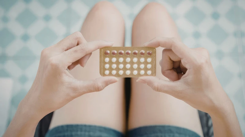 Duy trì thời điểm uống thuốc cố định giúp nồng độ hormone trong cơ thể ổn định, giảm nguy cơ rối loạn kinh nguyệt
