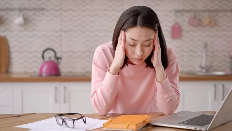 Stress kéo dài ảnh hưởng cả cơ thể và tâm trí, giảm hoạt động hormone khiến chu kỳ thay đổi
