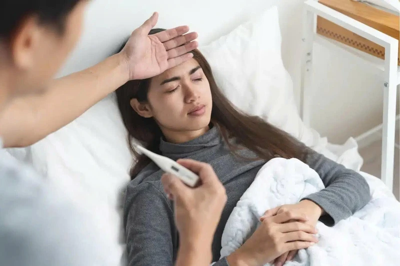 Sau khi tiêm, cơ thể có thể xuất hiện các biểu hiện như sốt nhẹ hoặc đau tại vị trí tiêm