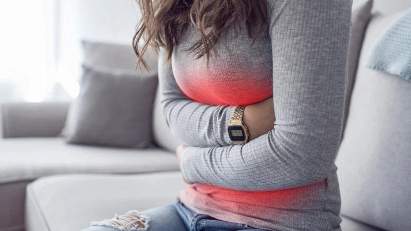 Sử dụng gừng quá mức có thể gây ra cảm giác khó chịu ở dạ dày, buồn nôn hoặc đau bụng
