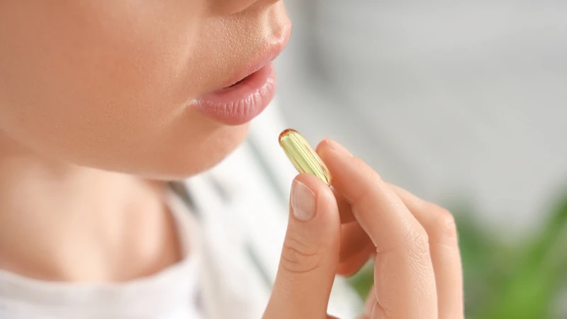 uống vitamin E trước khi đi ngủ có thể là một lựa chọn tiện lợi nếu bạn dùng đúng cách và phù hợp với nhu cầu cá nhân