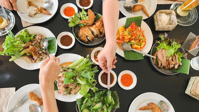 Trẻ vẫn có thể ăn uống bình thường sau khi dùng vắc xin