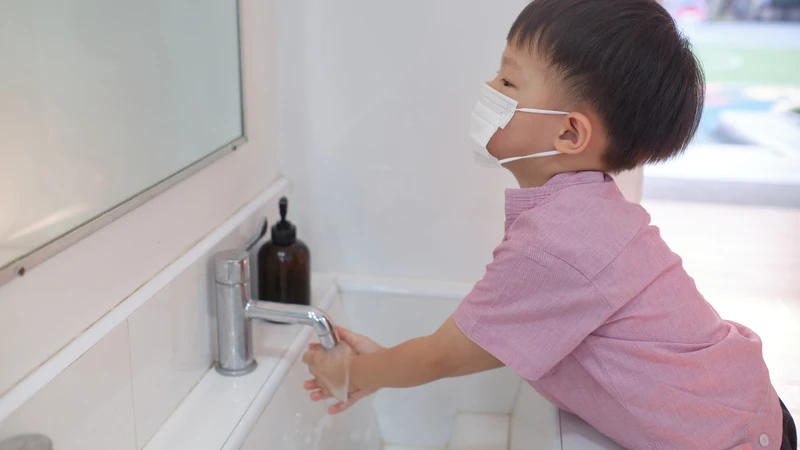 Vệ sinh cá nhân là chìa khóa phòng bệnh tay chân miệng do nhiều chủng virus