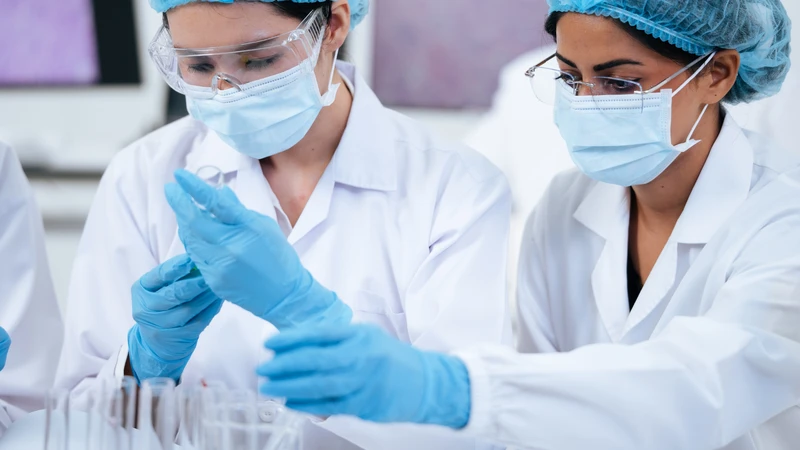 Quy trình nghiên cứu nghiêm ngặt giúp bảo đảm tính an toàn của vắc xin