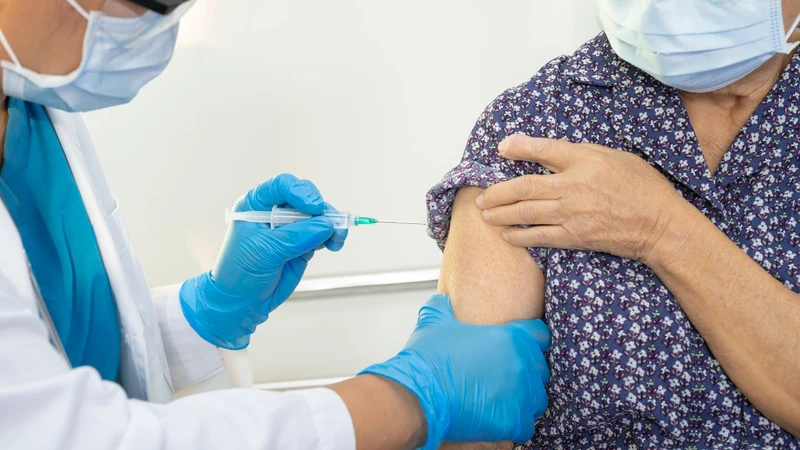 Để có miễn dịch tốt nhất, cần tiêm phòng thủy đậu đúng lịch trình được khuyến cáo