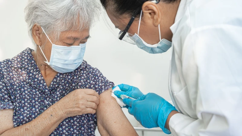 Vắc xin zona giúp phòng bệnh zona và giảm nguy cơ biến chứng