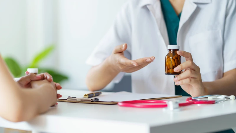 Nếu vạch nâu liên quan đến nội tiết, nên tham khảo bác sĩ trước khi dùng sản phẩm cân bằng hormone