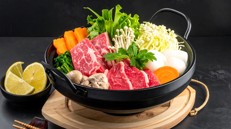 Khi ăn thịt bò, nên bổ sung nhiều rau xanh và trái cây giàu vitamin C để cân bằng sức khỏe