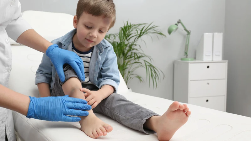 Nếu bầm tím xuất hiện thường xuyên, nên thăm khám để xác định nguyên nhân sớm