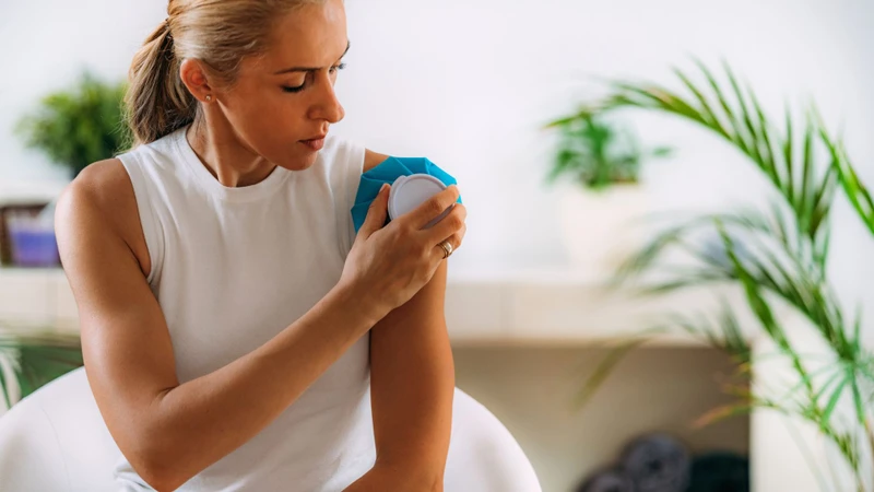 Chườm lạnh giúp cải thiện tình trạng sưng đau tại vết tiêm phế cầu