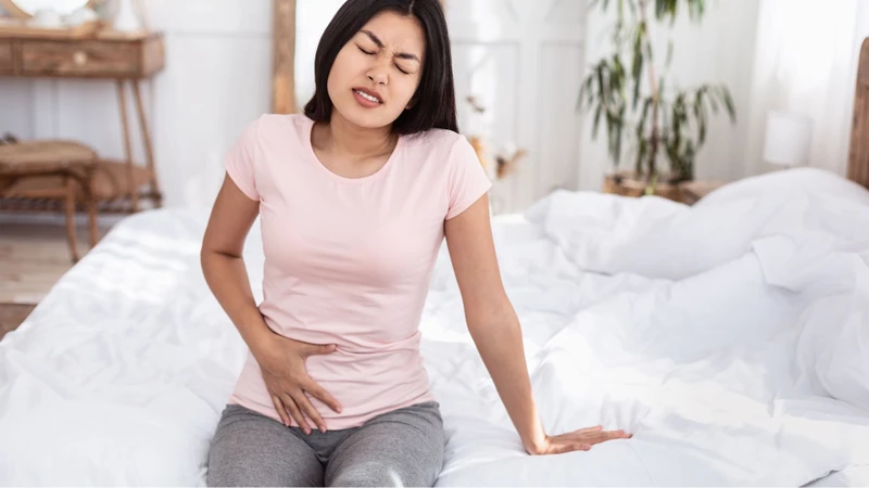 Cơn đau do sỏi mật thường xuất hiện ở vùng hạ sườn phải hoặc thượng vị