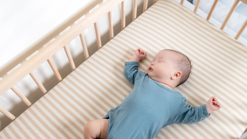 Trẻ ngủ hay lắc đầu có thể vì môi trường ngủ chưa thoải mái hoặc không an toàn