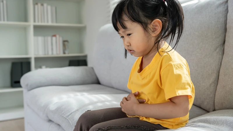 Trẻ ăn vào là nôn có nguy hiểm không?