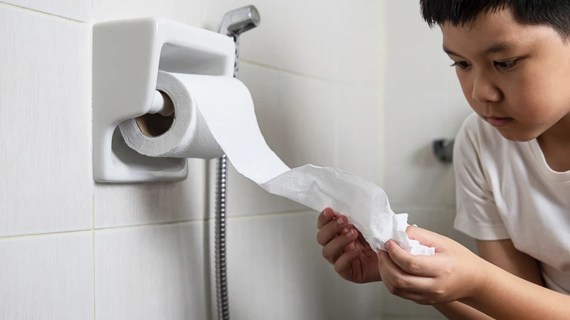 Một số bé có thói quen nhịn đi tiêu