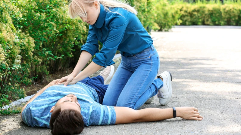Vị trí ép tim chính xác trong cấp cứu ngừng tuần hoàn 5