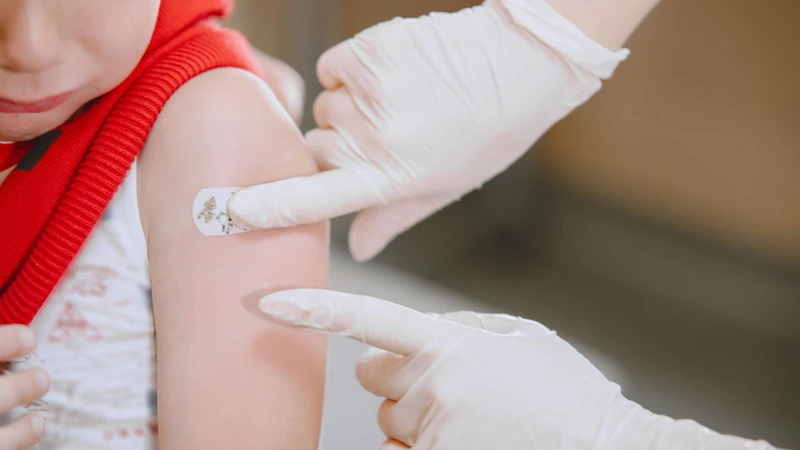 Chăm sóc đúng cách giúp giảm khó chịu tại vị trí tiêm uốn ván