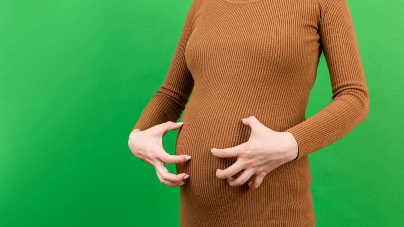 Tăng cân và sự phát triển của thai nhi làm bụng căng da, gây ngứa