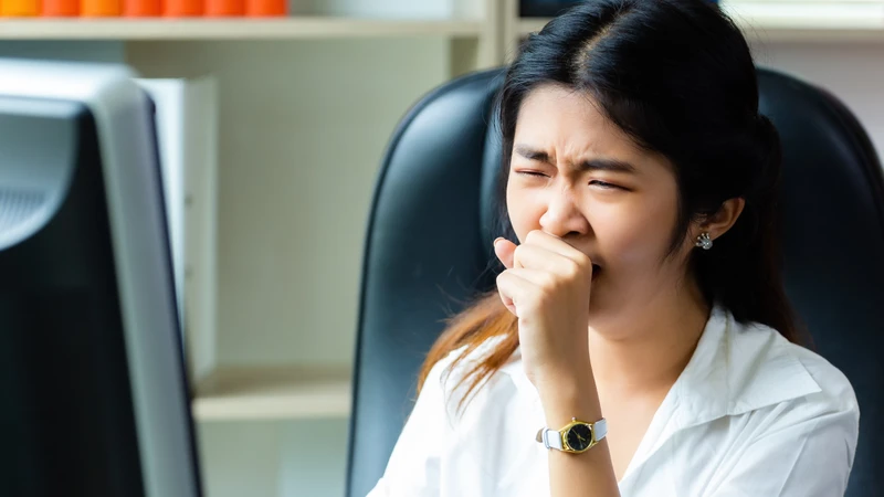 Viêm amidan 1 bên có thể gây khó chịu hơn vì triệu chứng tập trung một phía
