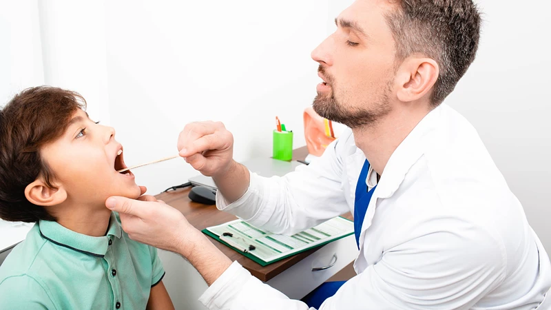 Trẻ em và thanh thiếu niên là những nhóm đối tượng dễ bị viêm amidan kéo dài