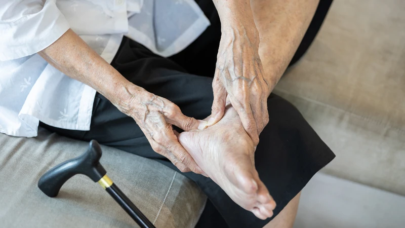 Các bệnh lý nền có thể làm tăng nguy cơ gây ra viêm bao hoạt dịch gót chân