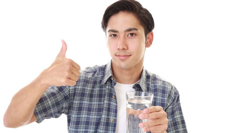 Viêm cầu thận có nên uống nhiều nước cần được cân nhắc dựa trên khả năng đào thải nước của cơ thể