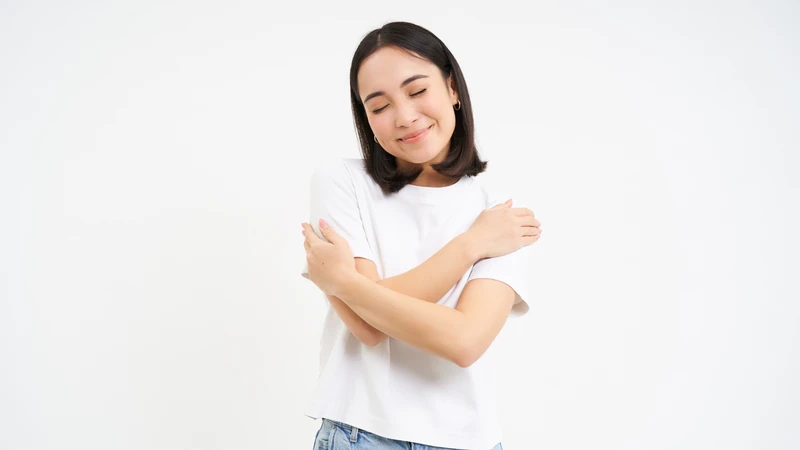 Giữ da luôn sạch sẽ, tắm sau vận động hay tiếp xúc khói bụi giúp hạn chế nguy cơ viêm da cơ địa mặt