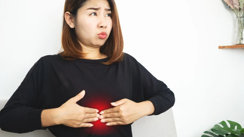 Triệu chứng điển hình của viêm dạ dày là đau vùng thượng vị