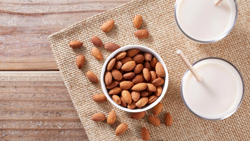 Điểm mạnh của sữa hạnh nhân là ít calo và carbohydrate