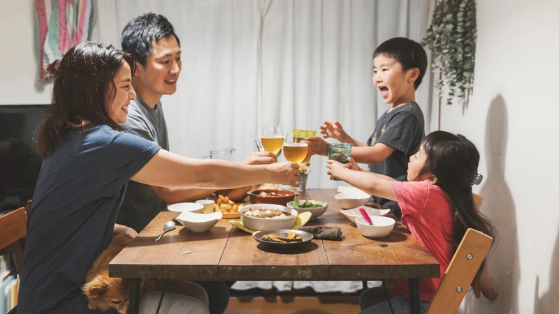 Viêm gan C có lây qua đường ăn uống không​? Hiểu rõ về đường lây truyền của bệnh viêm gan C  1
