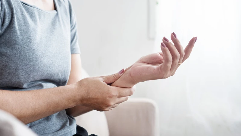 Nghỉ ngơi đúng cách giúp xoa dịu áp lực và giảm đau nhức cho gân cổ tay