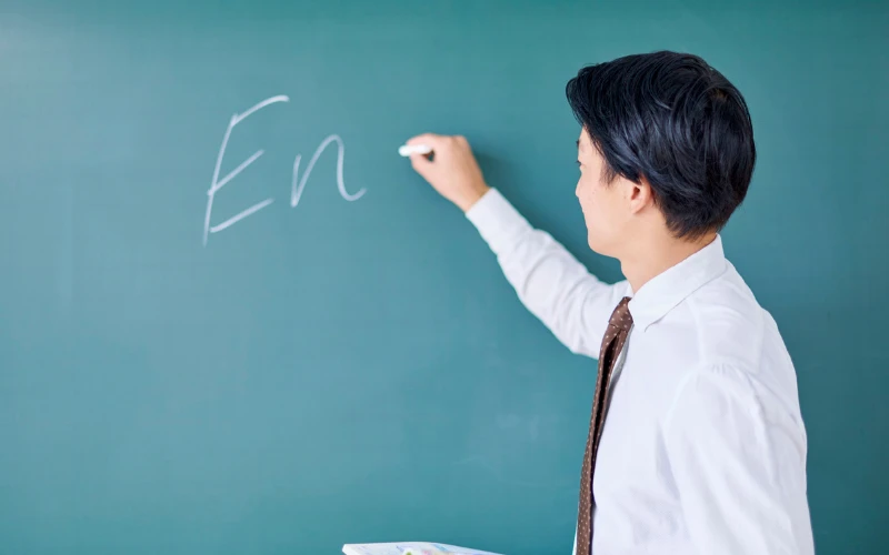 Những người thường xuyên phải giơ tay nhiều cũng có nguy cơ cao gây viêm gân cơ trên gai