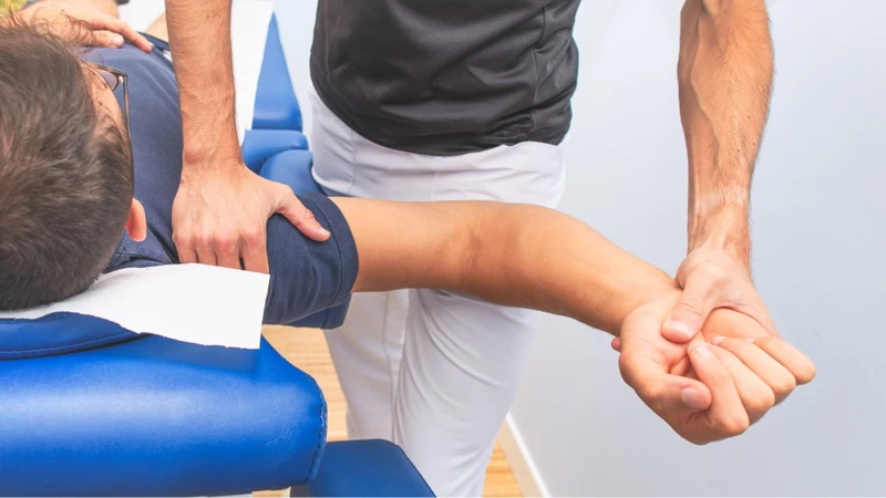 Hầu hết viêm gân vôi hóa đáp ứng tốt với điều trị bảo tồn như tập vật lý trị liệu