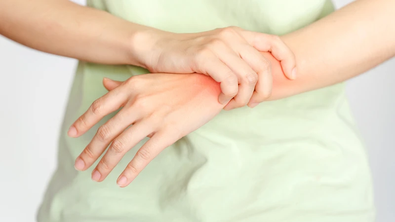 Nếu không điều trị kịp thời khớp cổ tay có thể trở nên cứng và khó cử động