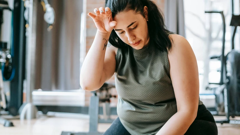 Nên duy trì cân nặng hợp lý vì thừa cân tạo áp lực lớn lên các khớp