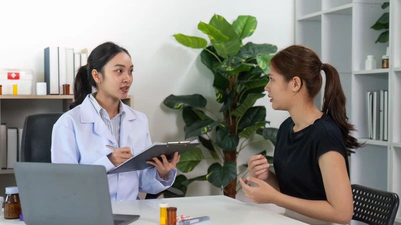 Chị em nên thăm khám và điều trị theo hướng dẫn của bác sĩ