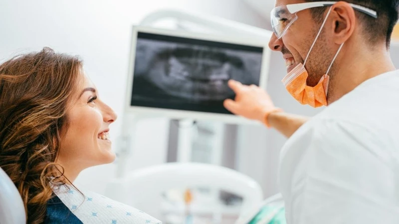 Đi khám nha sĩ định kỳ giúp mẹ phòng ngừa và kiểm soát triệt để tình trạng viêm lợi trùm răng khôn