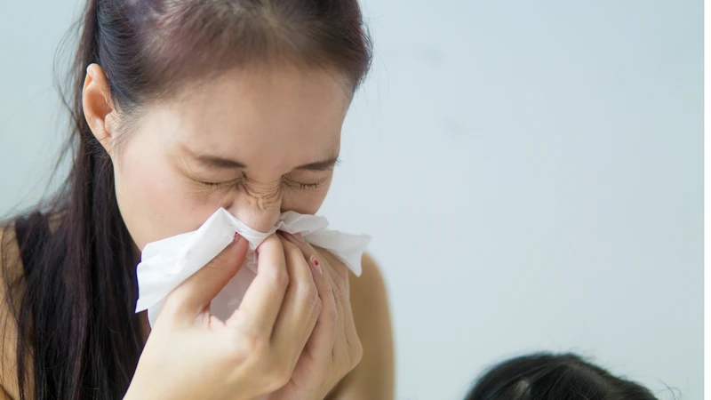 Nhiễm trùng hô hấp hoặc viêm xoang có thể là nguyên nhân gây sốt ở người mắc viêm mũi dị ứng