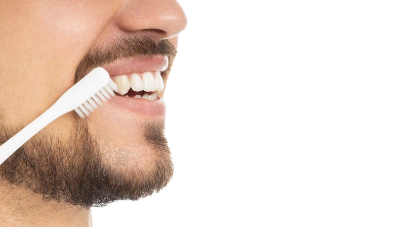 Vệ sinh răng miệng kém là nguyên nhân thường gặp gây viêm nướu