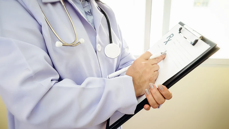 Người mắc thủy đậu cần đến bác sĩ ngay nếu xuất hiện dấu hiệu bất thường