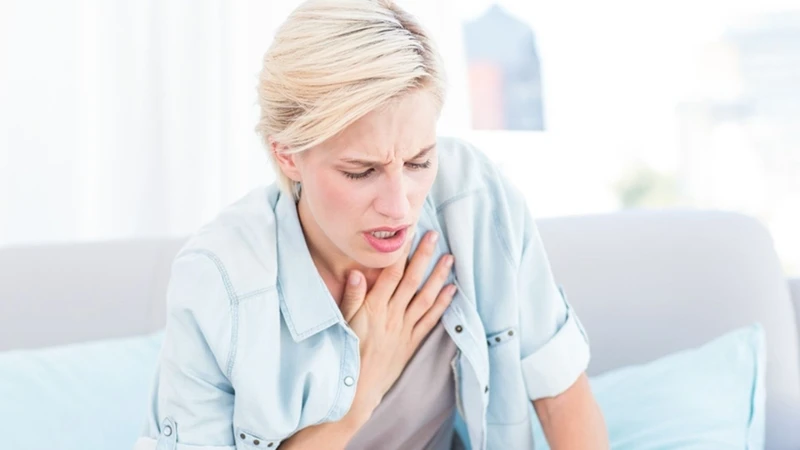 Khó thở là triệu chứng thường gặp của viêm phổi do cúm