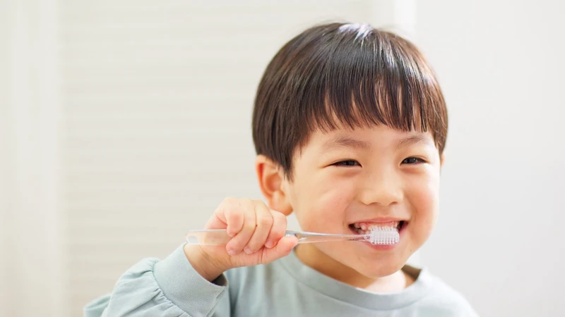 Vệ sinh răng miệng đúng cách giúp hạn chế tình trạng viêm quanh răng