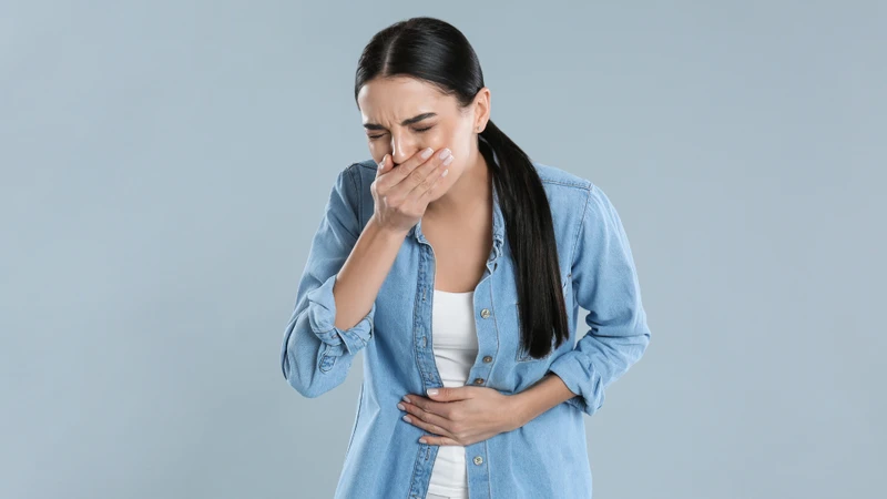 Buồn nôn, nôn liên tục và đau dữ dội ở hạ sườn phải có thể là những triệu chứng cảnh báo viêm túi mật hoại tử