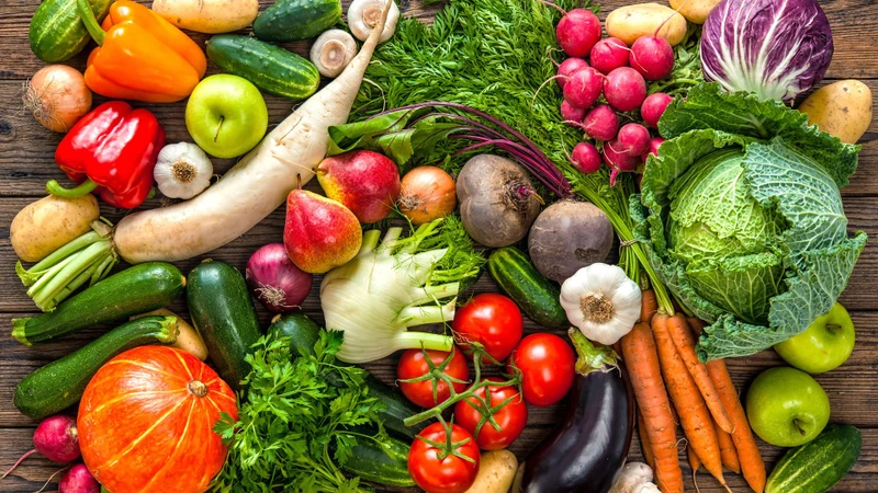 Rau xanh và rau củ tươi cung cấp nhiều vitamin, khoáng chất và chất xơ cần thiết cho cơ thể