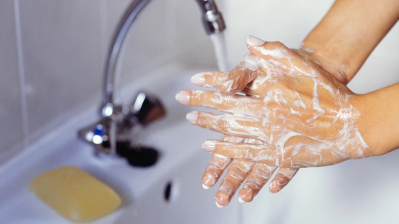 Phòng ngừa virus rota ở người lớn bằng vệ sinh và tiêm vắc xin cho trẻ