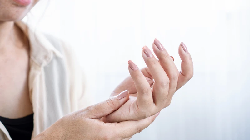 Tê bì chân tay trong quá trình dùng vitamin 3B có thể là dấu hiệu cần được kiểm tra